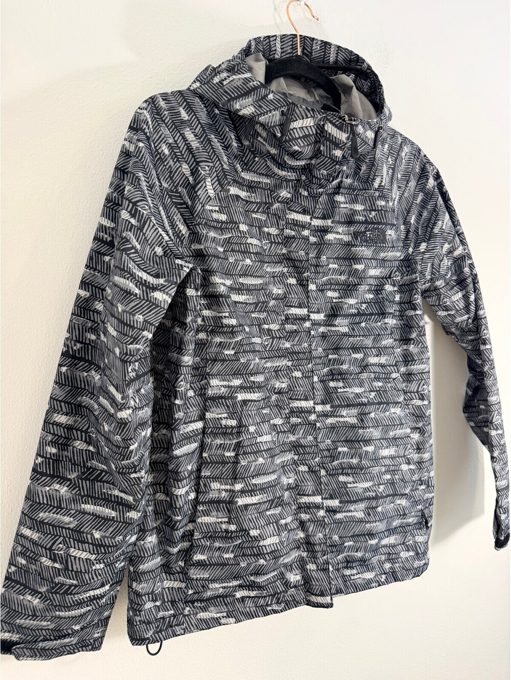The North Face Women’s S Resolve 2 Geometric DryVent Rain Jacket - Picture 13 of 13